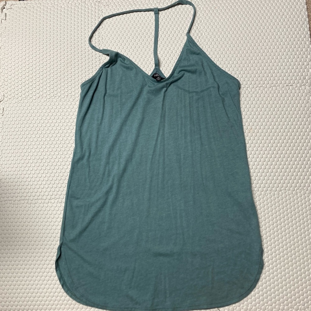 Lulu's green athletic Tee medium